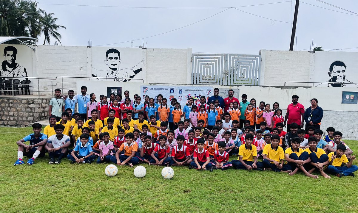 thervss's tweet photo. Celebrated #AIFFGrassrootsDay at Raman Vijayan Soccer School with 200+ young footballers! ⚽🌱

Honoured to have the Golden Boy of India – Mr. Raman Vijayan Sir inspire the next generation! 🙌🇮🇳 @vijayan04 @IndianFootball 

#IndianFootball #Grassroots #BlueCubs #FutureStars https://t.co/Xjlu2qIjm8