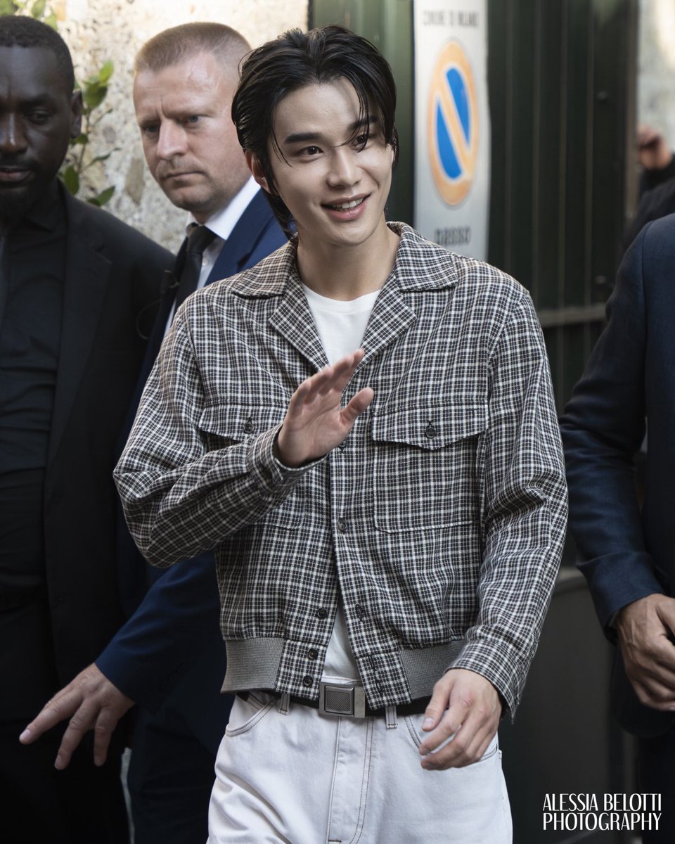 ViewoftheArts's tweet image. FASHION - MILAN FASHION WEEK
Cool, classy, and undeniably TOD’S. Jungwoo, member of NCT, and sub-units NCT 127 and NCT DoJaeJung, at MFW.
Images © Alessia BELOTTI for View of the Arts (@alessia807_)
⚠️ Credit the photographer when sharing the images
#Jungwoo #NCT #NCT127…