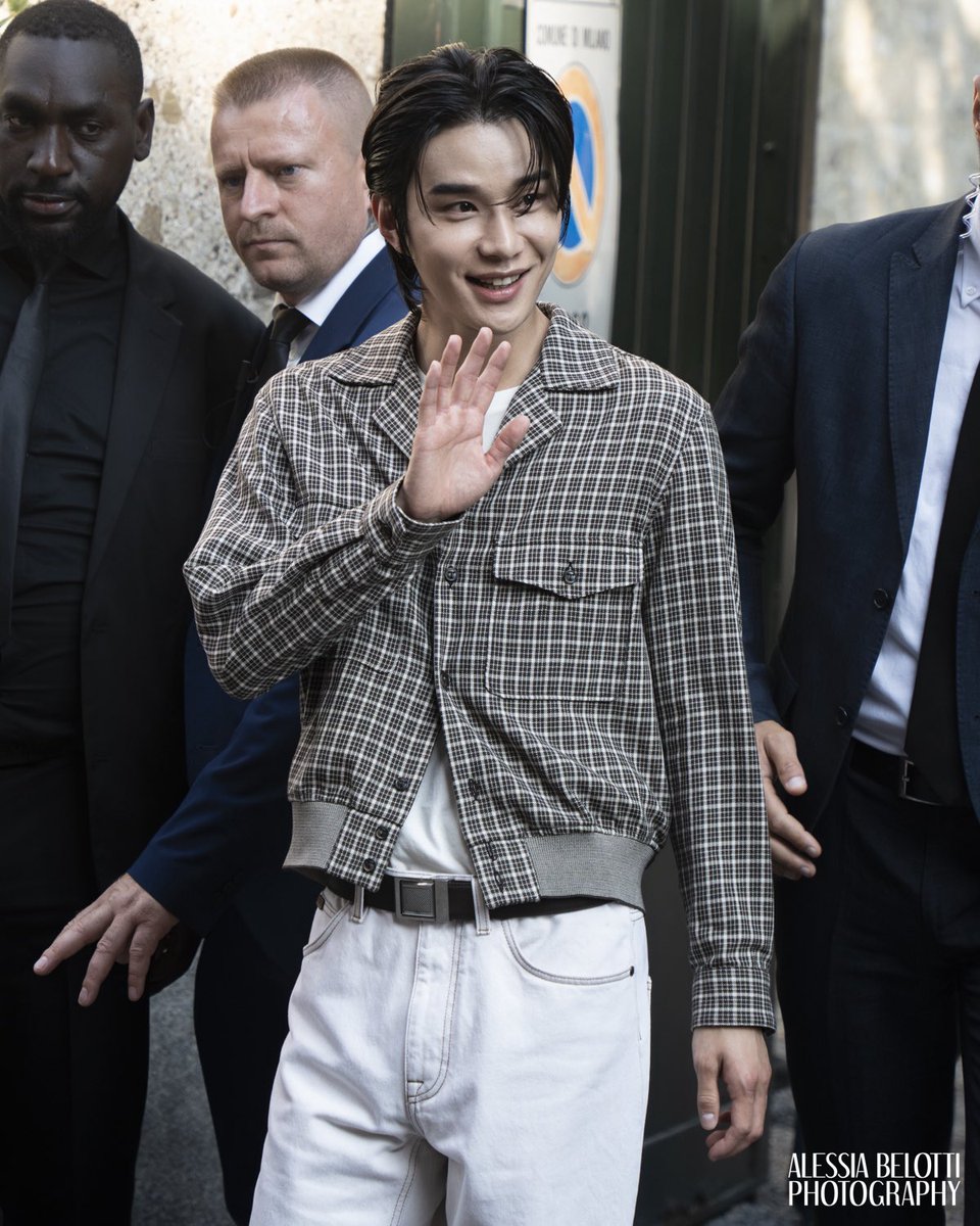 ViewoftheArts's tweet image. FASHION - MILAN FASHION WEEK
Cool, classy, and undeniably TOD’S. Jungwoo, member of NCT, and sub-units NCT 127 and NCT DoJaeJung, at MFW.
Images © Alessia BELOTTI for View of the Arts (@alessia807_)
⚠️ Credit the photographer when sharing the images
#Jungwoo #NCT #NCT127…