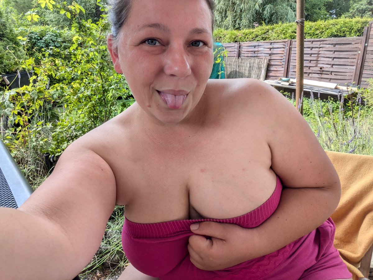 Zeit mit Euch den Mittag zu genießen, machst DU mich nackig? :P

stripchat.com/KasiaPrivat/fo…

#donnerstag #outdoor #draußen #nomakeup #livecam #naturalbeauty #berlin #naturpur #hairy #sensual #werbung #videos #playtime #spinthewheel #livetouch #spielzeug