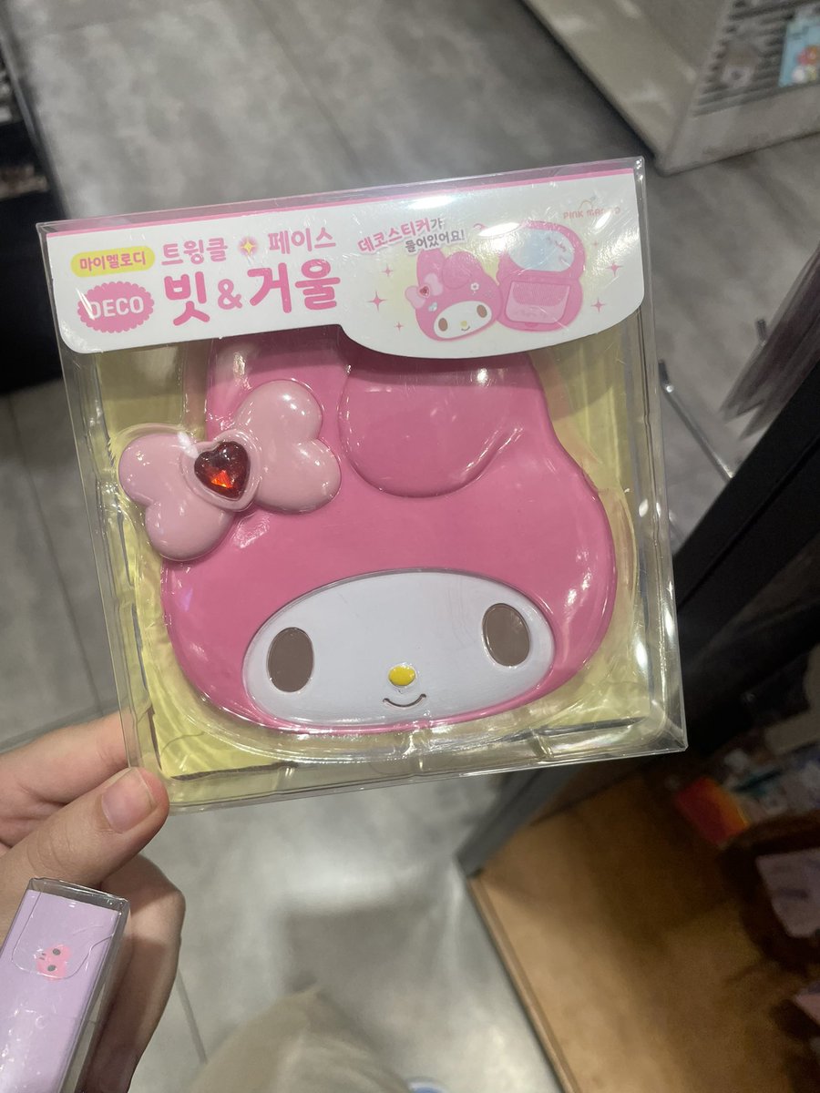 🎀 หวี+กระจกมายเม 🎀
⭐️ชิ้นละ 290 บาทรวมส่ง ⭐️

#ตลาดนัดซาริโอ้ #ตลาดนัดsario