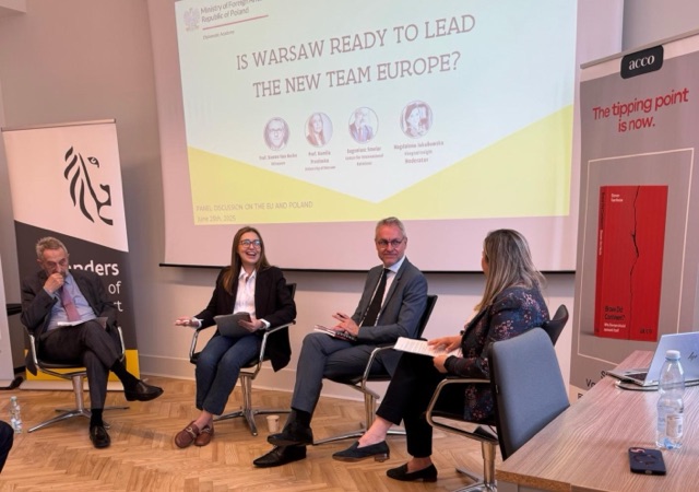 DA hosted a panel debate organized in cooperation with Embassy of Belgium – Delegation of Flanders about the role of Poland in the EU
Director Iwona Woicka–Żuławska and Mr Matthias De Moor welcomed all the participants then the floor was given to the author of Brave Old Continent