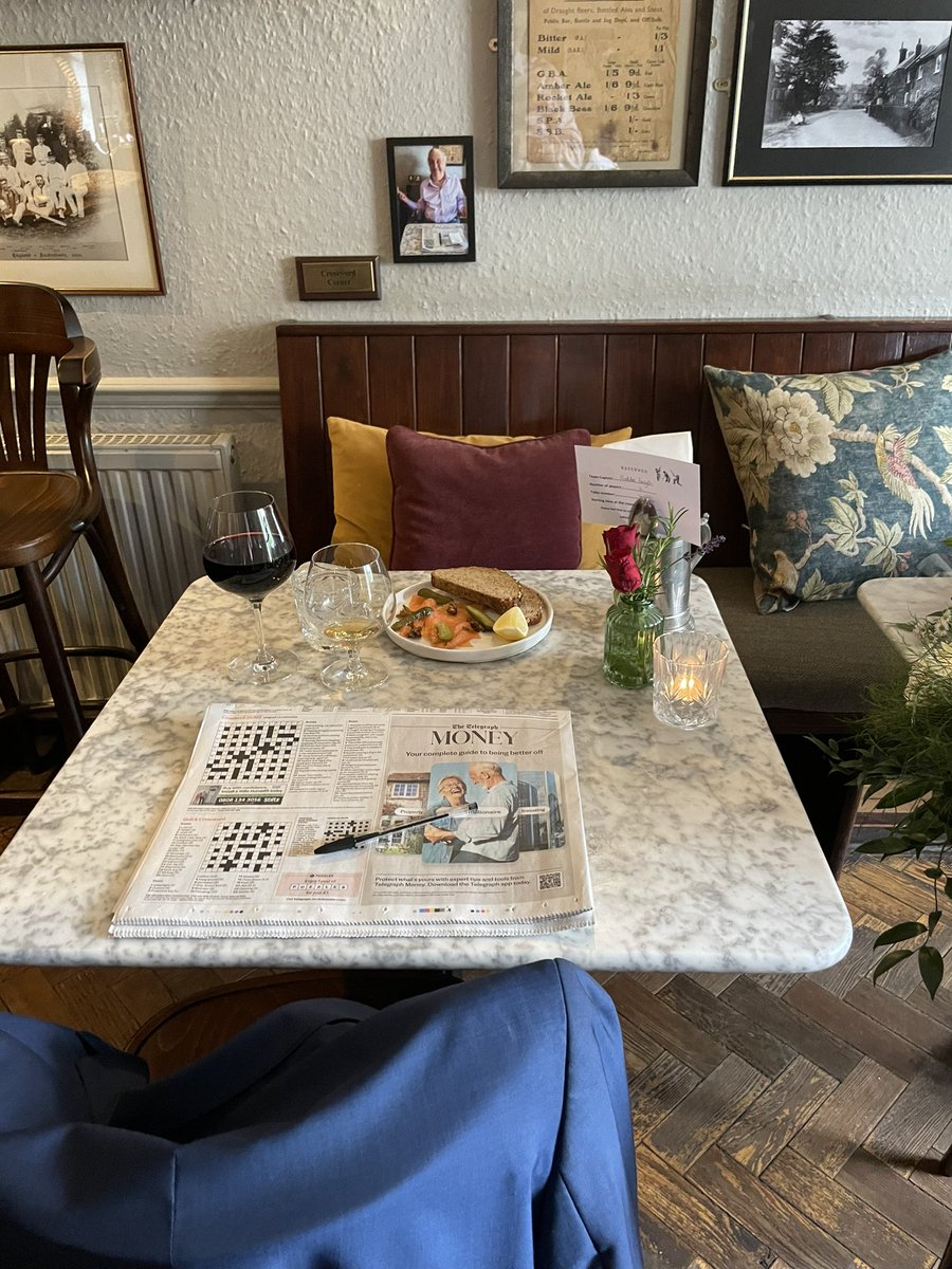 ChilternKills's tweet image. We said goodbye to our patron Frederick Forsyth yesterday. @TonyKent_Writes & @PaulWaters99 will miss him. His usual place was set for him one last time at the @JollyCricketers, now with his portrait at Crossword Corner.
We’ll remember him on Oct 4th. @ChilternKills lineup soon.