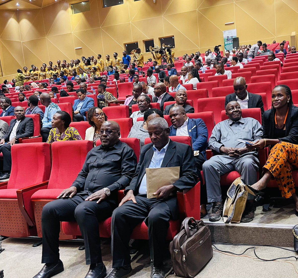 Victorialihiru's tweet photo. 📍Honoured to serve as a Judge at the 10th University of Dar es Salaam Research and Innovation Week 2025 

✅  For 10 years, since 2015, UDSM’s RIW has set the standard for transforming academic research into tangible solutions through multidisciplinary collaboration and commercialization.

✅  Through RIW, @UdsmOfficial is leading by example and inspiring other universities to:

1.Prioritize and allocate funding for research and innovation

2.Promote collaboration among senior, mid-career, and early-career academics

3.Strengthen linkages between academia and industry to scale innovations that address real-world challenges

✅ Together with other Judges, we witnessed bold, homegrown innovations, 345 research and innovation projects across disciplines.

✅I was especially inspired by dedicated academics competing for Outstanding Research of the Year, showcasing excellence in research and high-quality publications.

#RIW2025