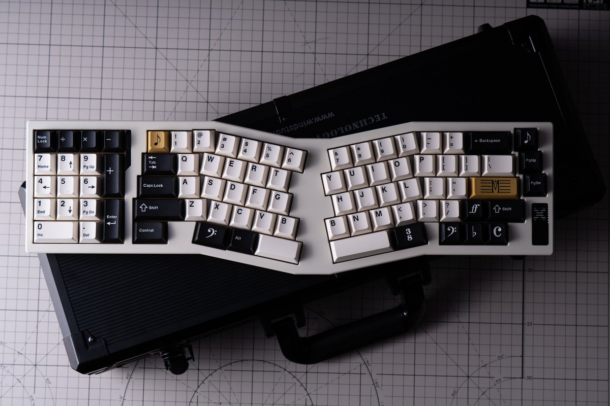 WindStudio_'s tweet photo. WIND XLICE Coming！
Normal or southpaw?
The group buy will start on July. https://t.co/f1ES0YjZkU