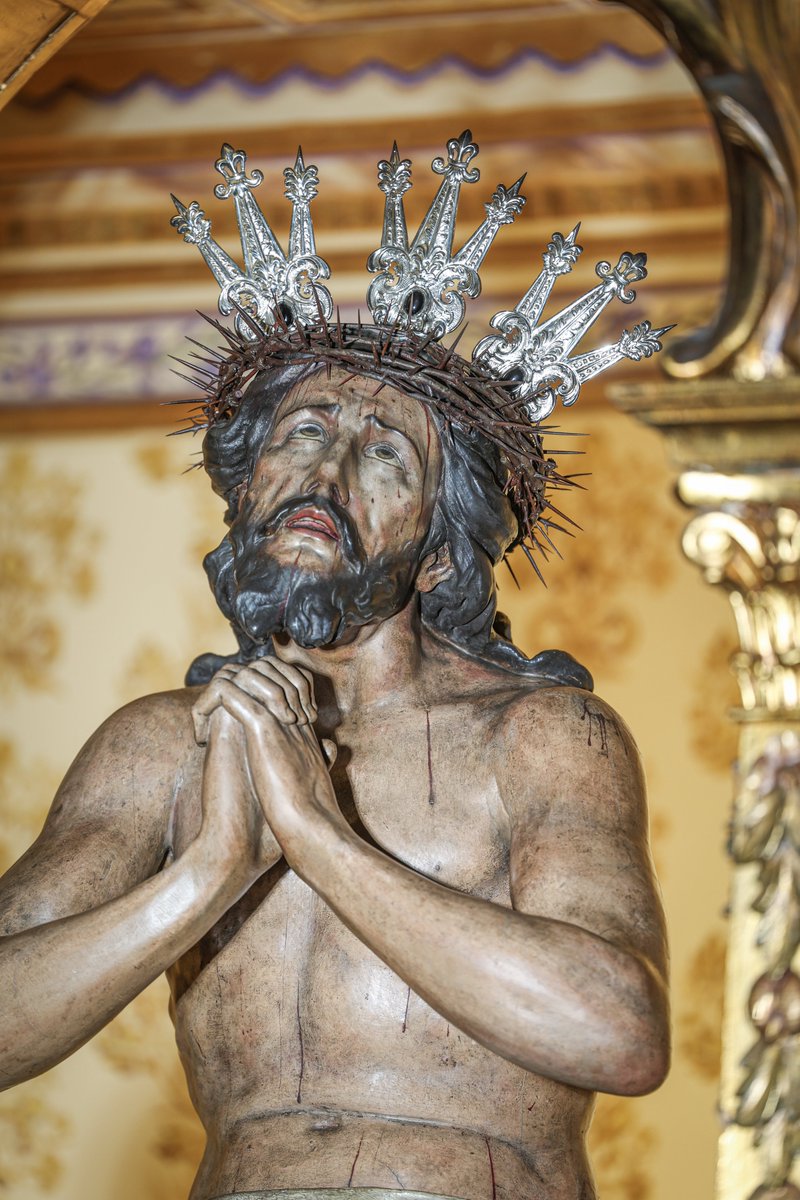 hdadlaestrella's tweet photo. Nuestro Padre Jesús de las Penas porta, para estos días del #TiempoOrdinario, las potencias de plata con piedras de ónix y corona de espinas realizada por Fernando Aguado (2021).

Fotos: @AleRuesga 
#JunioenlaEstrella https://t.co/KgJdnBFOnL