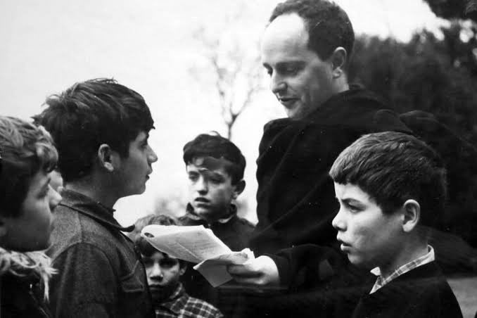"Ho voluto più bene a voi che a Dio, ma ho speranza che lui non stia attento a queste sottigliezze e abbia scritto tutto al suo conto. Un abbraccio, vostro Lorenzo"
26 giugno 1967