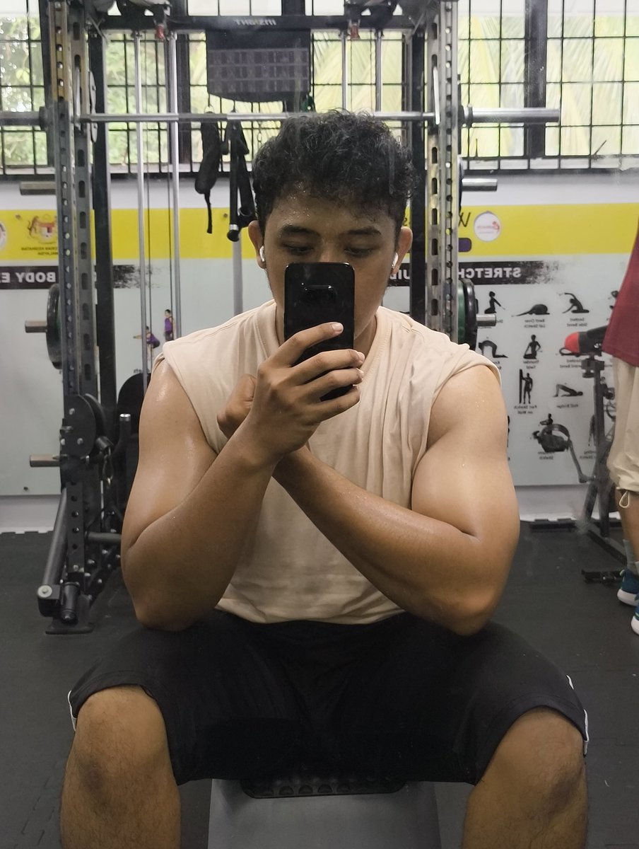 seeuin3month's tweet photo. i guess i grow alot https://t.co/e3dv6eJ8hH