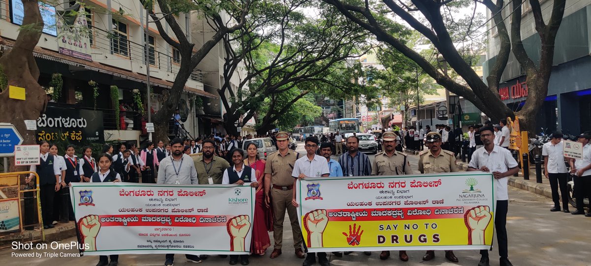DCP North East (@dcpnebcp) on Twitter photo ಇಂದು ಅಂತರಾಷ್ಟ್ರೀಯ ಮಾದಕ ವಸ್ತು ವಿರೋಧಿ ದಿನದ ಅಂಗವಾಗಿ <a href="/yelahankantwnps/">YALAHANKA NEW TOWN BCP</a> ಠಾಣಾ ಸರಹದ್ದಿನ ಮುಖ್ಯ ರಸ್ತೆಗಳಲ್ಲಿ ವಿವಿಧ ಶಾಲೆಗಳ ಮಕ್ಕಳು ಹಾಗೂ ಠಾಣಾ ಸಿಬ್ಬಂದಿಗಳೊಂದಿಗೆ ಸಾರ್ವಜನಿಕರಿಗೆ ಮಾದಕ ವಸ್ತುಗಳ ಸೇವನೆಯಿಂದಾಗುವ ದುಷ್ಪರಿಣಾಮಗಳ ಬಗ್ಗೆ ಜಾಥಾ ಮಾಡುವ ಮೂಲಕ ಅರಿವು ಮೂಡಿಸಲಾಯಿತು.
#WorldAntiDrugAbuseDay
#NoDrugsNoRegrets ಇಂದು ಅಂತರಾಷ್ಟ್ರೀಯ ಮಾದಕ ವಸ್ತು ವಿರೋಧಿ ದಿನದ ಅಂಗವಾಗಿ <a href="/yelahankantwnps/">YALAHANKA NEW TOWN BCP</a> ಠಾಣಾ ಸರಹದ್ದಿನ ಮುಖ್ಯ ರಸ್ತೆಗಳಲ್ಲಿ ವಿವಿಧ ಶಾಲೆಗಳ ಮಕ್ಕಳು ಹಾಗೂ ಠಾಣಾ ಸಿಬ್ಬಂದಿಗಳೊಂದಿಗೆ ಸಾರ್ವಜನಿಕರಿಗೆ ಮಾದಕ ವಸ್ತುಗಳ ಸೇವನೆಯಿಂದಾಗುವ ದುಷ್ಪರಿಣಾಮಗಳ ಬಗ್ಗೆ ಜಾಥಾ ಮಾಡುವ ಮೂಲಕ ಅರಿವು ಮೂಡಿಸಲಾಯಿತು.
#WorldAntiDrugAbuseDay
#NoDrugsNoRegrets