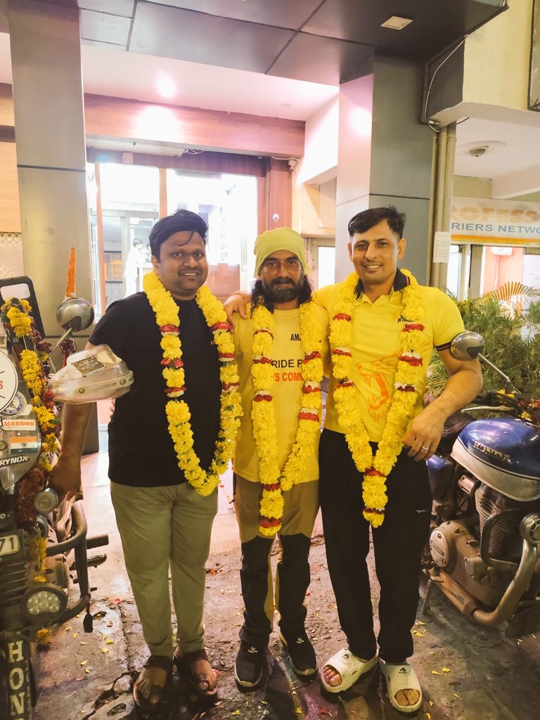 MenWelfare's tweet photo. Day 27
#Ride4MensCommission reach Bhopal, @WeAreSIF chapter Bhai Bhopal NGO welcome the Riders
#Ride4Cause
#Ride4Men https://t.co/M1Hv5uB4JS