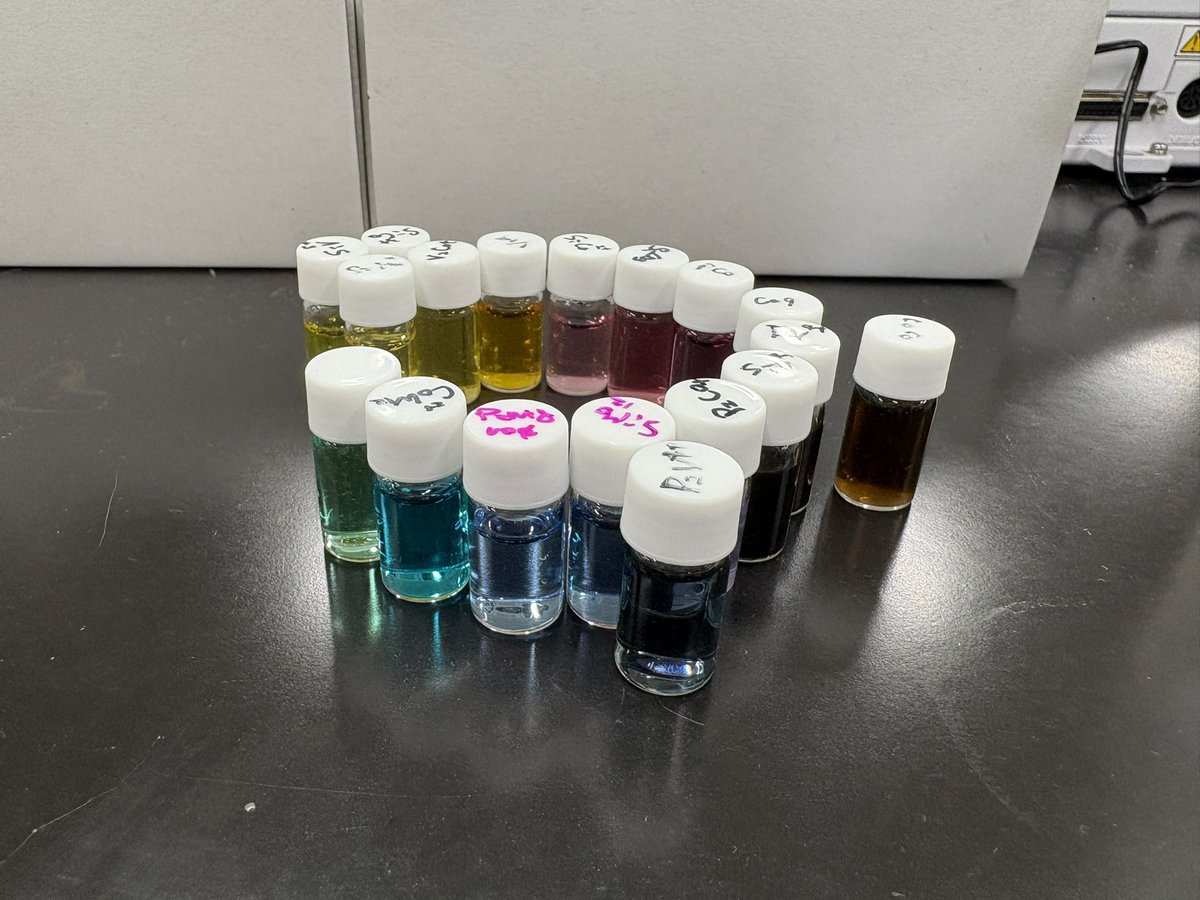 NH_pbpom's tweet photo. 緑のPOMを探してます https://t.co/kNXvyUJRb5