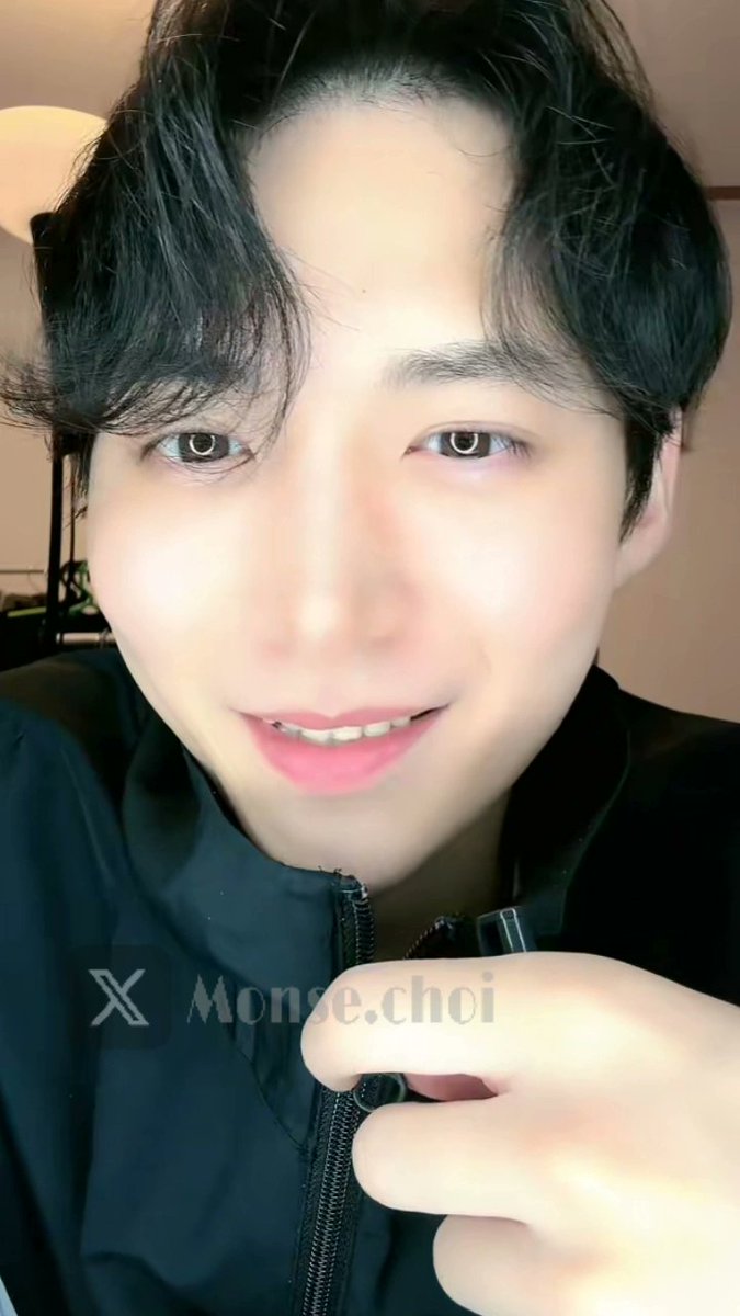Yadijungkbts's tweet photo. Cleaun siempre Guapo y bonito 🥰💜🥰#Cleaun_VAV #TikTokLIVE #VAV #monsechoi #fypシviral #250625 #teamcleaun #cleaunvav 🐝 #Cleaun #GyeoUlVAV #vav_gyeoul #KimJungeoun https://t.co/Pm7UATZ5KA