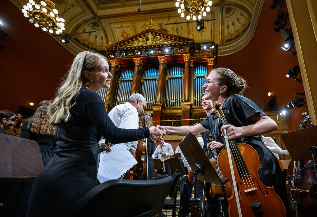 Po koncertech s Petrem Altrichterem máme za to, že hudba budoucnosti zní jako společný koncert žáků ZUŠ a filharmoniků. A je to hudba náramně radostná.