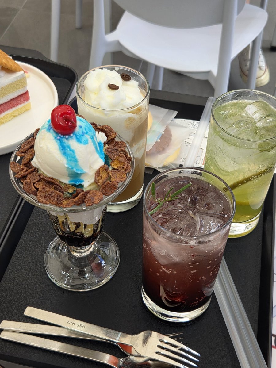 __llills's tweet photo. #원룸조교님 #원룸조교님카페 #콜라보카페 #지붕 #투니크 https://t.co/9g7do9CQ0j