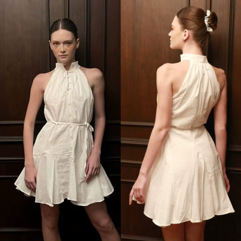 Filolialreview's tweet photo. Mira - Bangkok Tilla Dress ชุดเดรสทรงเข้ารูปแบบผูกเอว ช่วยเน้นสัดส่วนเป๊ะกระโปรงบานพลิ้ว เพิ่มความมีมิติให้ลุค ลุคนี้คือทั้งเก๋และมีความแกรนด์ในตัว🍧🤍