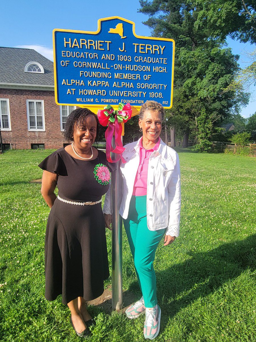 akaaghoc's tweet photo. On June 10, we celebrated the 4th Annual Harriet J. Terry Day — honoring a beloved AKA Founder, educator &amp; trailblazer. 💗💚

Huge thanks to the Cornwall Historical Society &amp; Presbyterian Church for hosting, and for the bookmarks, water &amp; bites! #HarrietJTerryDay #AKA1908 #AGHOC https://t.co/swhl1XCWkL