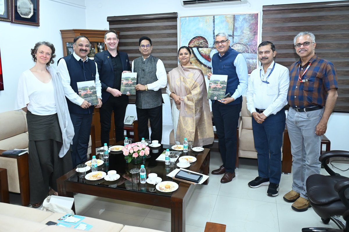 BISA__India's tweet image. Dr. Bram Govaerts, DG, CIMMYT-BISA, met the Hon’ble Director, Dr. Ch. Srinivasa Rao @iaripusa1, and Dr. Anupama Singh, Joint Director (Education) &amp;amp; Dean, to discuss opportunities for collaboration in India. #AgResearch #CIMMYT #Partnerships
@bramaccimmyt @CIMMYT @MGathala_CIMMYT