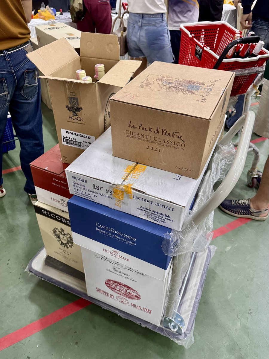 trulydarkside's tweet photo. Full cart, full heart 😝🛒🍷 

#HappyShoppingDay
#bbandb #midyearsale 
#งานเปิดโกดังไวน์ https://t.co/JygdWoIxOU