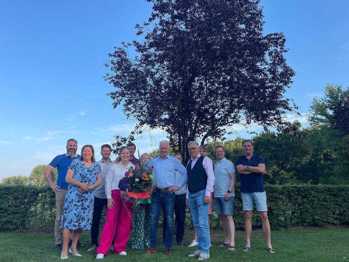 Met veel trots en vertrouwen in de toekomst hebben we gisteravond tijdens de fractievergadering stilgestaan bij de benoeming van Rob Olde Kalter tot lijsttrekker voor de gemeenteraadsverkiezingen in 2026!