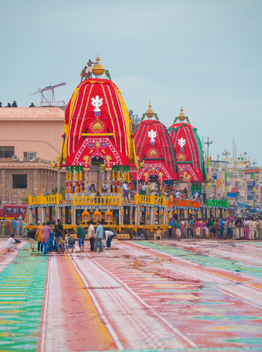 ମହାପ୍ରଭୁଙ୍କ ନବଯୌବନ ଦର୍ଶନ ଏବଂ ନେତ୍ରୋତ୍ସବ ନୀତି ଅବସରରେ ଶ୍ରୀକ୍ଷେତ୍ରରେ ଭକ୍ତି ଭାବମୟ ପରିବେଶ l ଆଜ୍ଞାମାଳ ବିଜେ ହୋଇ ରଥଖଳାରୁ ନବନିର୍ମିତ ତିନି ରଥ ସିଂହଦ୍ୱାରରେ ଲାଗିବେ l

#RathaJatra2025 #RathaYatra2025 #ShreeJagannathaDhaam