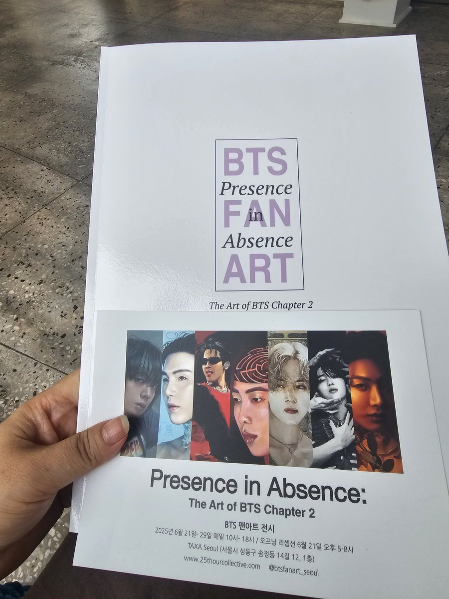 BTS_YHS_130613's tweet photo. 전시 끝나기전 다녀옴.
멤버들의 다양한 솔로활동 및 모습을 볼수 있어서 좋았다
업어오고 싶으나 주머니가 텅장이라 도록으로 만족함.
구경 다녀오세요.
#TAXA_Seoul
#BTS팬아트전시
#Presence_in_Absence https://t.co/BF6BccYg5N