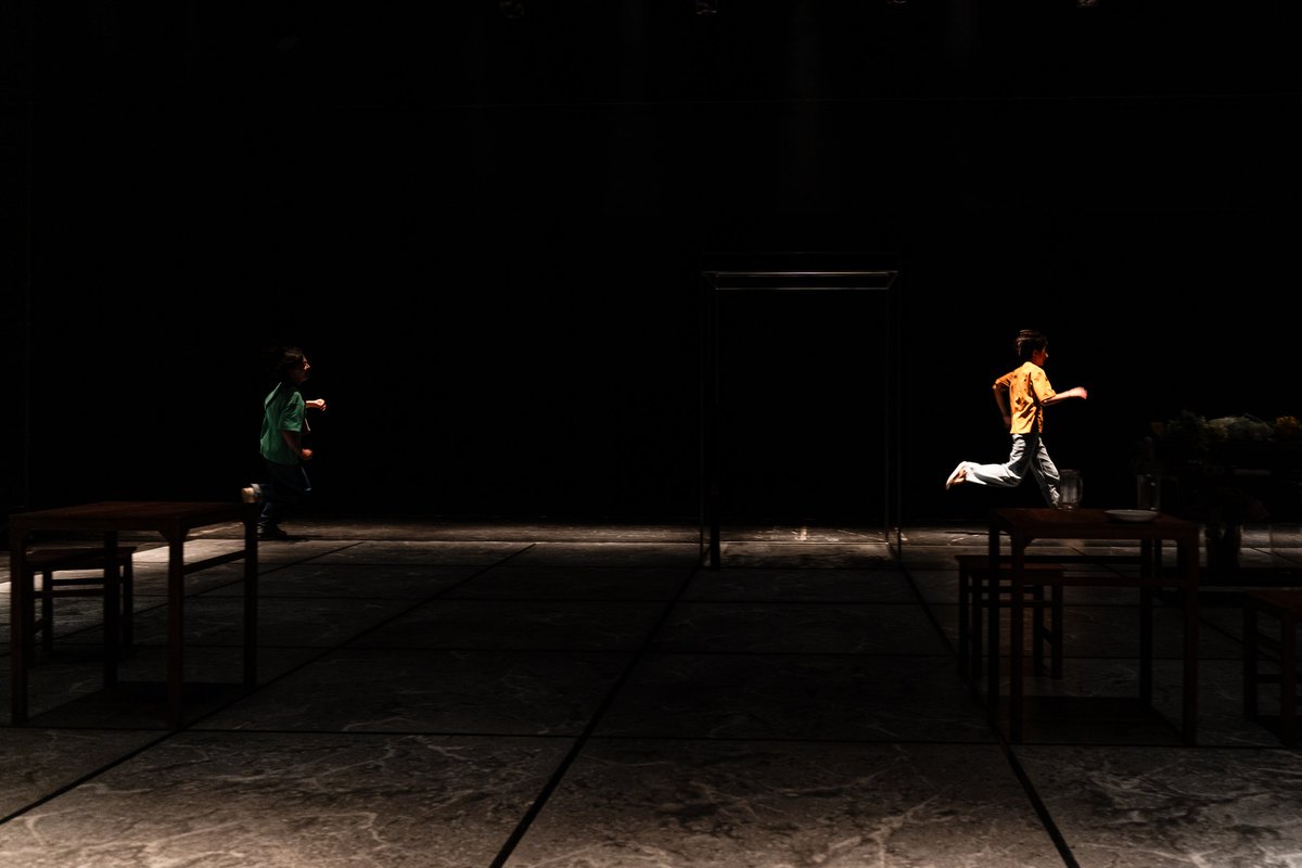 홀랑 가버리냐.

-금일 현장예매 가능합니다. 문의(010-7417-9314)
-폐쇄형 음성해설이 진행됩니다.
-공연 중 흡연장면이 있습니다. 일반 담배가 아닌 대체품을 사용하며, 로비에 일회용 마스크가 구비되어 있습니다.
-공연 중 에어컨이 가동되고 있습니다.

사진, 이미지 작업장