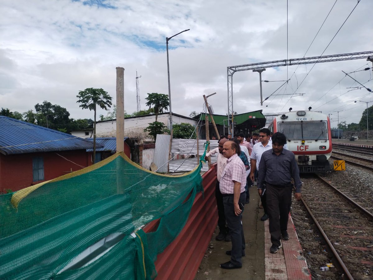 🚆 Window trailing inspection conducted over New Tinsukia–Namrup and Namrup–North Lakhimpur (via Sibsagar Town) sections. Also reviewed the progress and quality of work at Amrit Stations en route.
