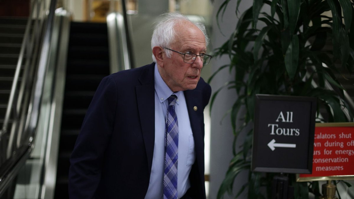businessamfr's tweet photo. Bernie Sanders propose d’introduire une semaine de travail de 32 heures grâce à l’efficacité de l’IA https://t.co/3ihwudg2LG #BernieSanders #SemaineDeTravail #IA #IntelligenceArtificielle #Travailleurs https://t.co/F9xAWNtozj