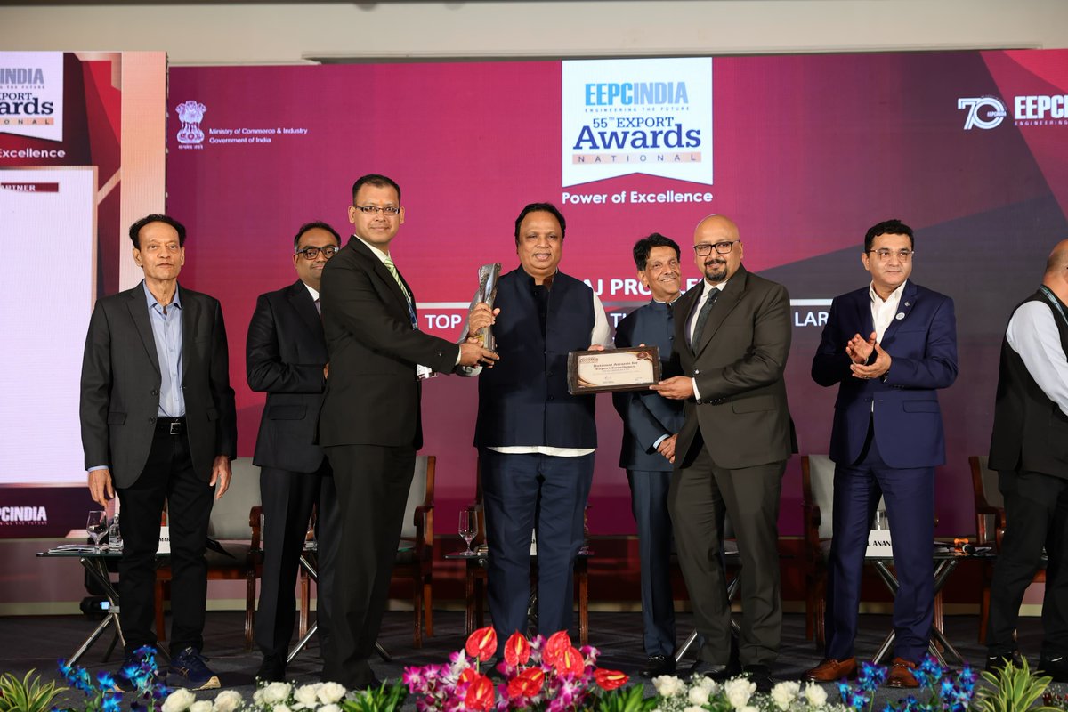 virajprofiles's tweet photo. Viraj Profiles is proud to win the Silver Trophy at the @eepcindia Export Excellence Awards 2022–23 (Large Enterprise). A testament to our global leadership in stainless steel exports. Received by Mr. Siddartha Modi &amp; Mr. Rakesh Agarwal. #VirajProfiles #EEPC #StainlessSteel https://t.co/KIAkVGNx2I