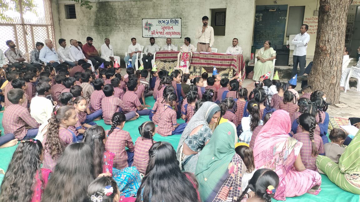 આજરોજ જેજાદ ગામે સાવરકુંડલા તાલુકાના ૧૭માં કન્યાકેળવણી અને શાળા પ્રવેશોત્સવ કાર્યક્રમમાં હાજરી આપીબાળકોને પ્રોત્સાહિત કર્યા અને વૃક્ષારોપણ કરવામાં આવ્યું.

<a href="/CollectorAmr/">Collector & DM Amreli</a> <a href="/JayantiRavi/">Jayanti Ravi</a> <a href="/CMOGuj/">CMO Gujarat</a> <a href="/EduMinOfGujarat/">Gujarat Education Department</a>