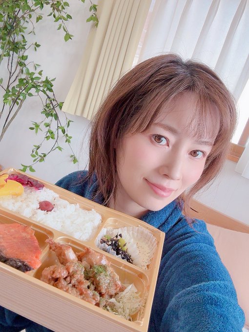 奥田咲 - 今日はお仕事だよ✨ https://t.co/eLHoAQ0MXx