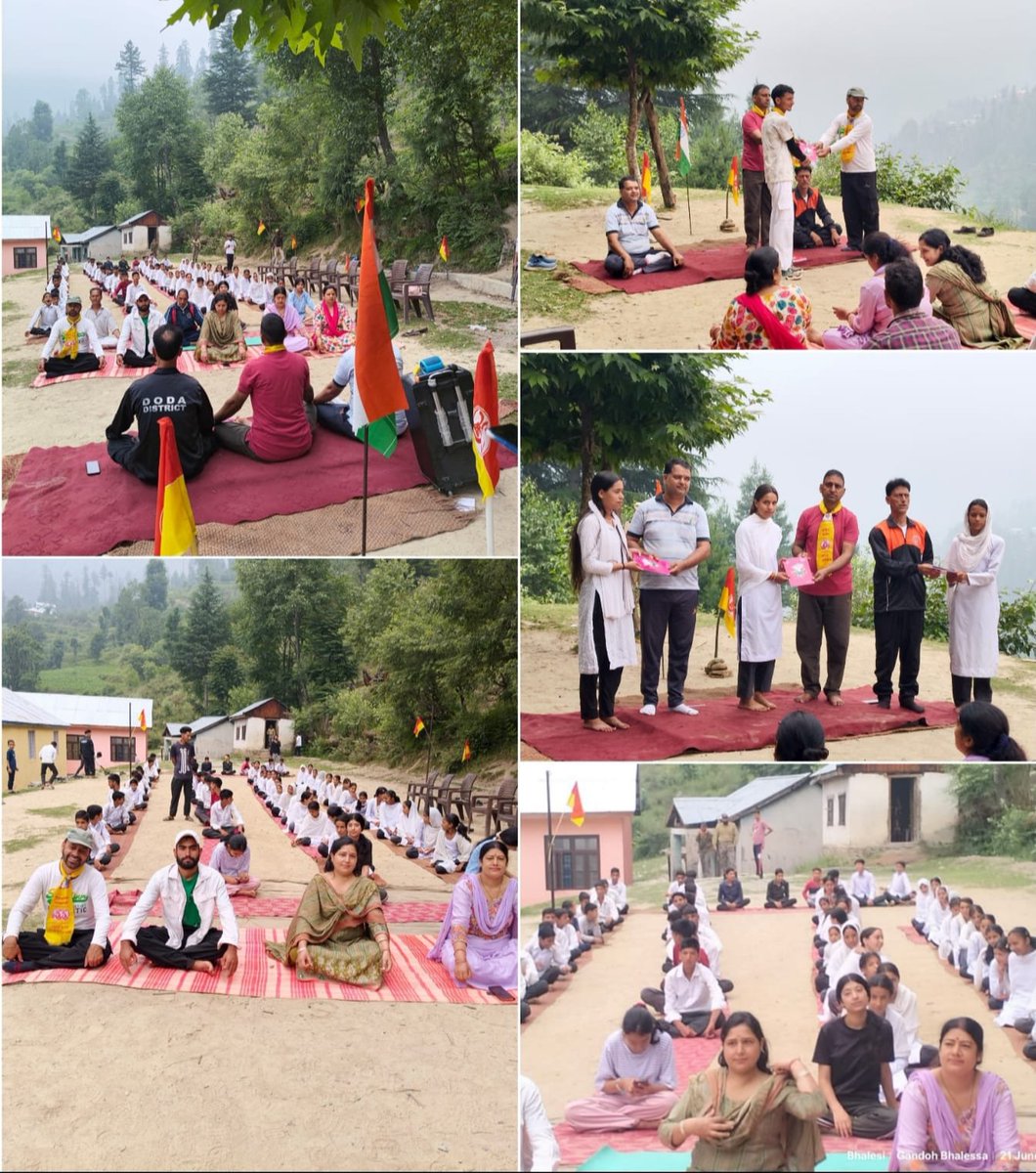 bstjammukashmir's tweet photo. ओम जी

अन्तराष्ट्रीय योग दिवस के अवसर पर जम्मू कश्मीर के डोडा जिला मैं पतंजलि परिवार के सदस्यों द्वारा किये गये प्रोग्राम कि कुछ झलकियाँ आप सब से सांझा कर रहे हैं ! डोडा जिला के सभी भाई - बहनों का ऐसी परस्थितियों मैं भी कार्यक्रम आयोजित कर सहयोग करने हेतु बहुत - बहुत आभार 🙏 https://t.co/MV04JrXrub