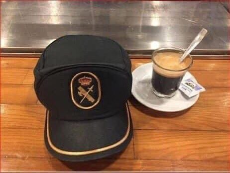 Hola, Buenos días, vuestros amigos, es la respuesta a vuestras necesidades. Es vuestro campo, que sembrais con amor,
y cosechais con gratitud.
Y es vuestra mesa,
y el fuego de. Tu amistad. Amigas y amigos, feliz jueves, con un café y con la ayuda De Dios!!!!🇪🇸💚🇪🇸