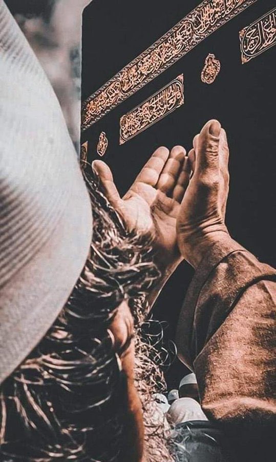 یا اللّٰہﷻ_____
ہم سب پر اپنے رحم و کرم کے دروازے کھول دے!
✨❤️
آمین یا رب العالمین!!