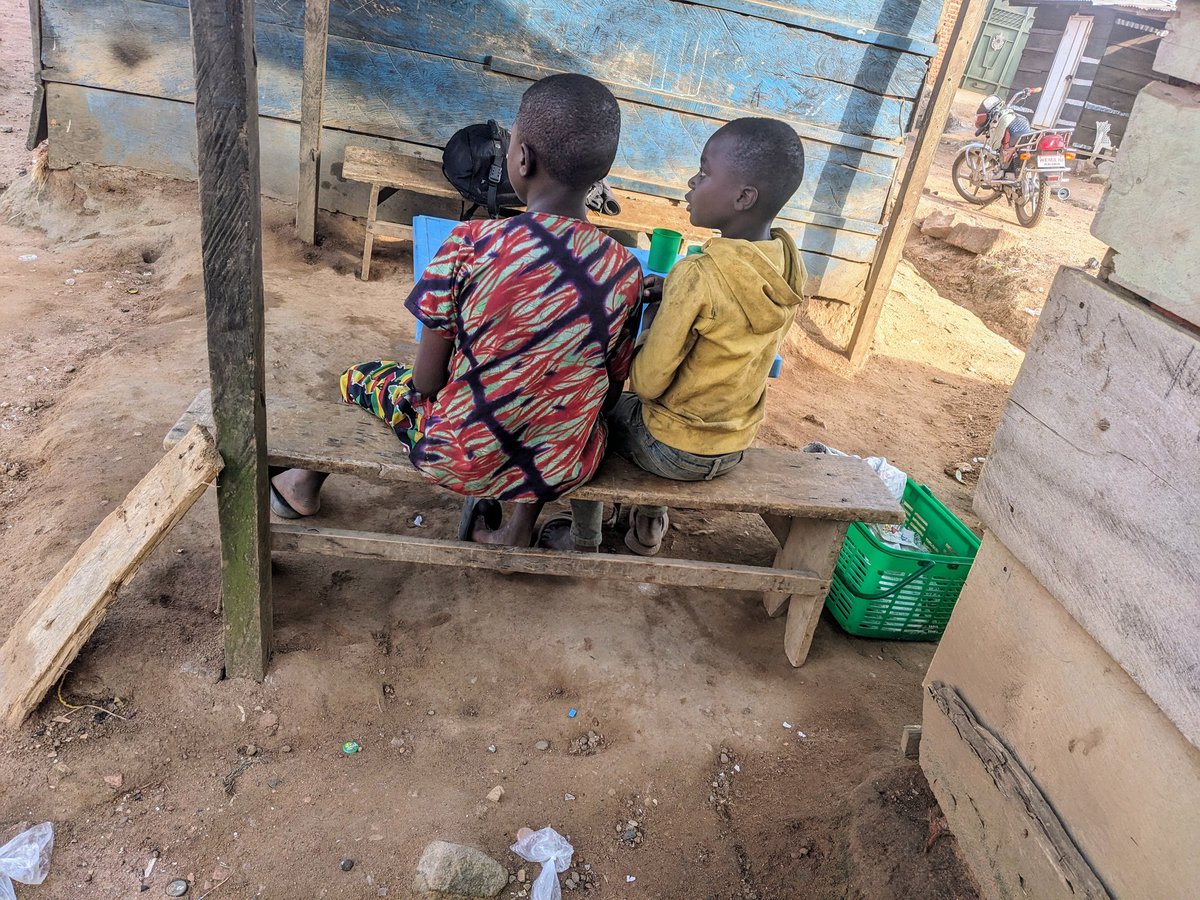 rehema_junior's tweet photo. Beni: L'Augmentation Alarmante du Vagabondage Infantile et de l'Exploitation à Beni : Les Conséquences Dévastatrices de la Guerre

La ville de Beni est confrontée à une augmentation quotidienne des marchés ambulatoires et du vagabondage des enfants en son centre-ville. https://t.co/8em9K6VZAM