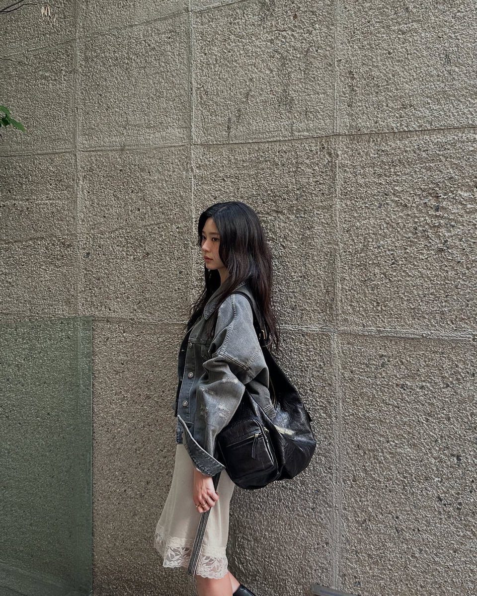 KMJUpdates's tweet image. 250626 | Kim Minju Instagram Update

"@.dior #Dior #DiorFall25 DIOR GRAND TOUR BAG"

🔗instagram.com/p/DLWghuzpKUv/…

#김민주 #민주 #ミンジュ #KIMMINJU @minju_official_