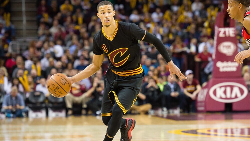 RandomNBAHoops's tweet image. RANDOM NBA PLAYER:
Jared Cunningham, SG (2012–16)

Cleveland Cavaliers (2012–13)
Milwaukee Bucks (2013–14)
Charlotte Hornets (2014)
Dallas Mavericks (2014–15)
Phoenix Suns (2014–15)
Detroit Pistons (2015–16)

Career Averages: 5.6 PPG, 1.6 RPG, 1.2 APG