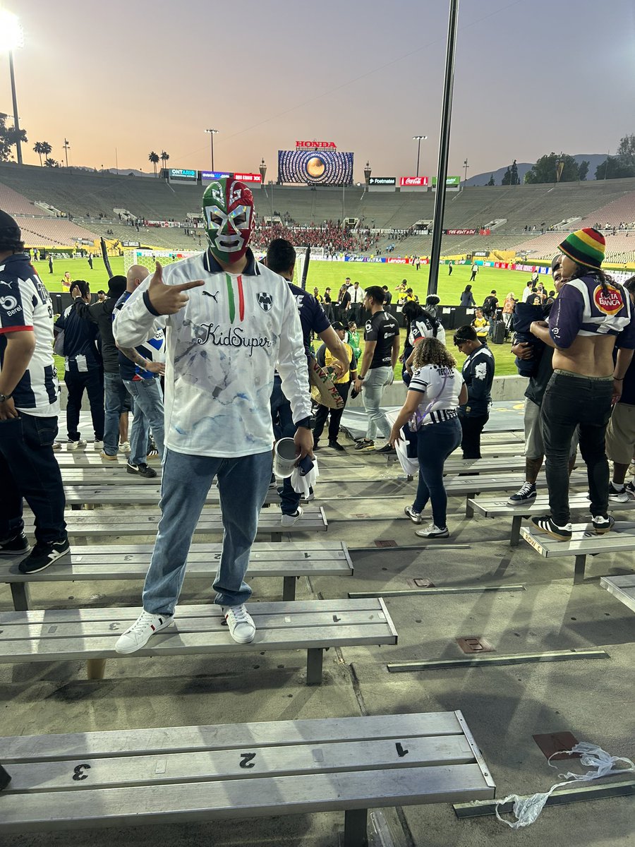 JesusLunnaa's tweet photo. Compré mi boleto en enero, pensando que ante ese equipo ya no habría chances pero se cumpliría un sueño. #MonterreyAnteElMundo @Rayados
Aguante Monterrey lptm https://t.co/JoUku6lXJk