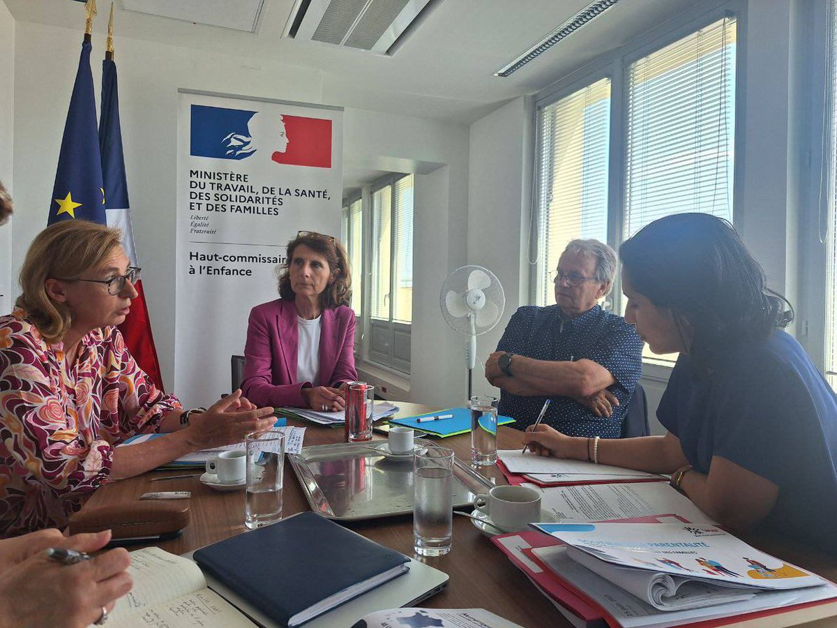 Sarah EL HAÏRY (@sarahelhairy) on Twitter photo Échanges riches avec l’<a href="/unaf_fr/">Unaf - Union nationale des associations familiales</a> et son nouveau président, <a href="/B_Tranchand/">Bernard Tranchand</a>, pour aborder nos thématiques communes : accompagnement à la parentalité, adoption et numérique. Échanges riches avec l’<a href="/unaf_fr/">Unaf - Union nationale des associations familiales</a> et son nouveau président, <a href="/B_Tranchand/">Bernard Tranchand</a>, pour aborder nos thématiques communes : accompagnement à la parentalité, adoption et numérique.