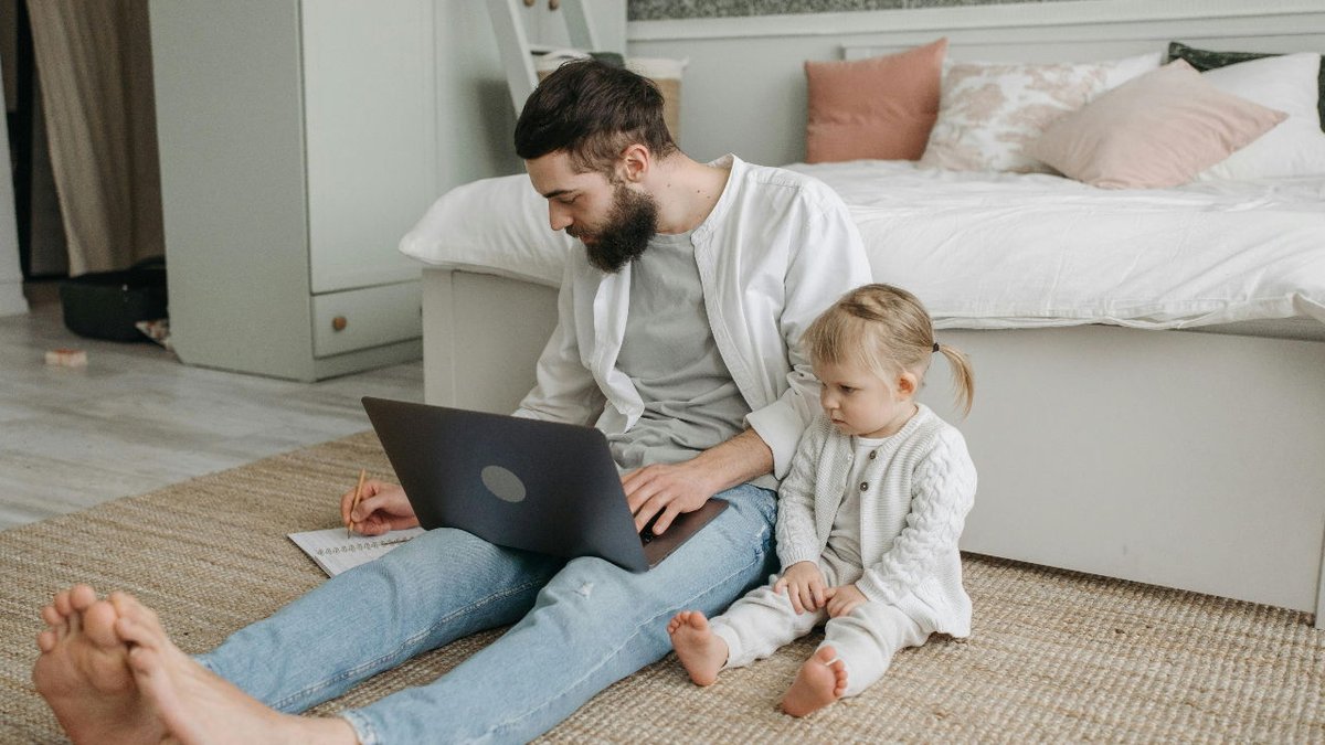 businessamnl's tweet image. Vaders verdienen in België aanzienlijk meer dan kinderloze mannen businessam.be/vaders-verdien… #vaderschap #vaderschapsbonus #salaris #Belgie #werkgevers