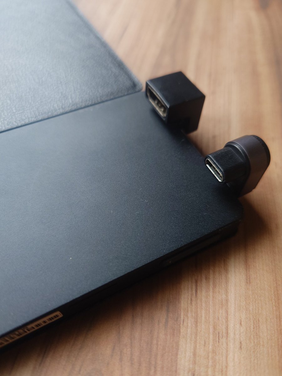 chisa_spl's tweet photo. Switch2にモバイルモニターを接続すると、ドック必須ゆえに「モバイルとは……？」になりがちだから、取り回しを考えてこの手のアダプタでもいいかもね
U字型で背面に回すやつ、無事出力できた

▼ミニHDMIオス - HDMIメス
https://t.co/RUn5LOvyOW

▼TypeCオス - TypeCメス
https://t.co/zBXXJarZ0n https://t.co/qXPxNA4ZfP