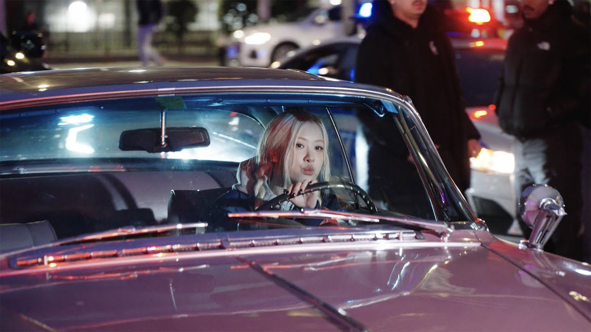 rosé has been showing off ever since she got her drivers license 😭
