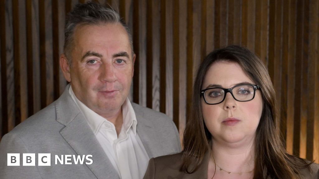 My wife and daughters left behind a legacy of love, John Hunt tells BBC: The racing commentator, speaking for the first time since the murder of his wife and two daughters, says their love has helped sustain him through grief. dlvr.it/TLYzmJ