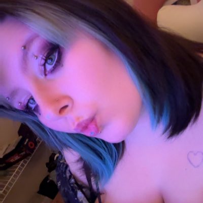 awkwardbean99's tweet photo. #NewProfilePic https://t.co/R9MRhsB6QQ