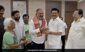 Ravisankaranand (@ravisankaranand) on Twitter photo <a href="/AshishSinghKiJi/">Ashish Singh</a> 200% agreed 👍.. atleast for breaking this fellas jaws during the emergency period. ( But this pic is a priceless epic) <a href="/AshishSinghKiJi/">Ashish Singh</a> 200% agreed 👍.. atleast for breaking this fellas jaws during the emergency period. ( But this pic is a priceless epic)