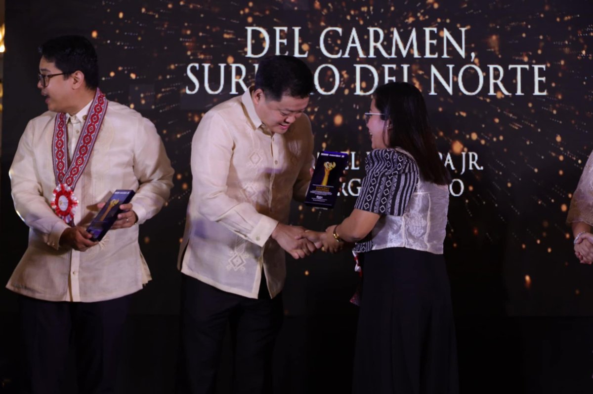 DSWD Caraga congratulates LGU Del Carmen, Surigao del Norte for winning the National Gawad Serbisyong Mahusay (Youth Sector) award at PANATA KO 2025 — a well-earned recognition of their exemplary youth programs and strong partnership! #BawatBuhayMahalagaSaDSWD