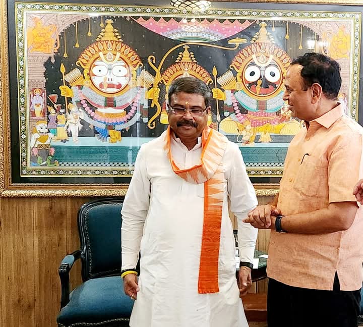 भारत सरकार में मा. केंद्रीय कैबिनेट मंत्री श्री धर्मेन्द्र प्रधान जी, आपको जन्मदिवस की हार्दिक शुभकामनाएं।

भगवान जगन्नाथ से आपके उत्तम स्वास्थ्य, दीर्घायु एवं निरंतर यश की कामना करता हूँ।

<a href="/dpradhanbjp/">Dharmendra Pradhan</a>