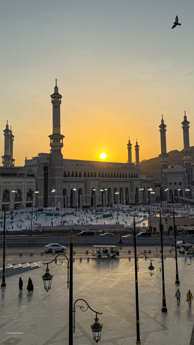 SaudiNewsFR's tweet photo. 📷 Première photo de la nouvelle année hégirienne 1447. Lever du soleil depuis l'esplanade de la mosquée sacrée de #Makkah 🕋.

📸 Muhammad Al-Hodhali

1447/1/1 هـ

صباح أول أيام #العام_الهجري_الجديد_١٤٤٧ ☀️ https://t.co/RWNHdOSuj7