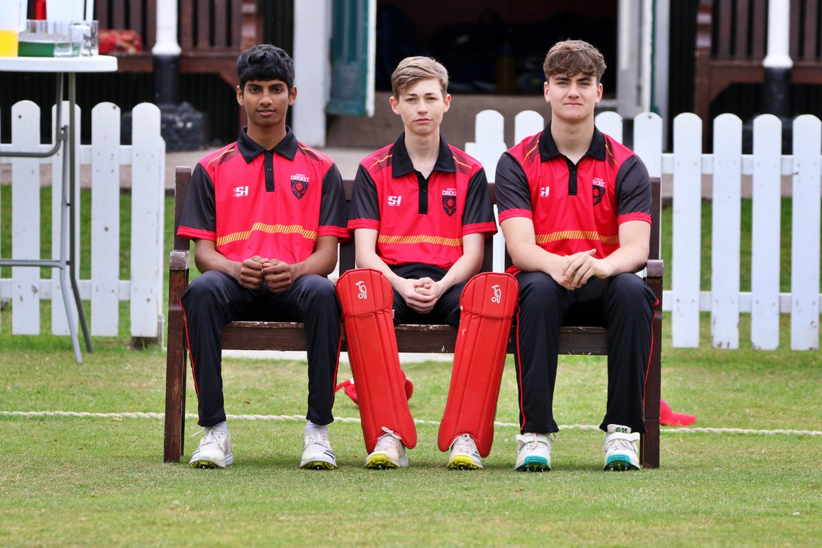 Lovely photo of Quins Players Seneth, Callum &amp; Ethan before yesterday's U17 interpro match. 

📸 courtesy of <a href="/bowlingpies/">Howzat Crikey!</a>