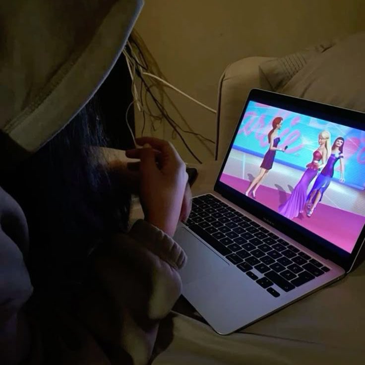 soonbymoon's tweet photo. “I'm going to sleep early today.”

also me: https://t.co/ka5AjQQFEA